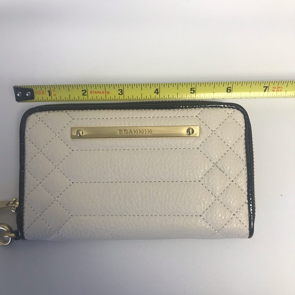 Brahmin quilted wristlet/wallet. Ivory color.